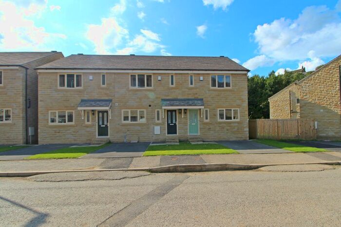 3 Bedroom Town House To Rent In Perseverance Place, Holmfirth HD9