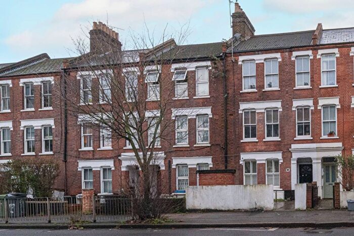 1 Bedroom Flat To Rent In Coldharbour Lane, Camberwell, London, SE5