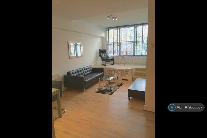 Studio To Rent In Lavender Hill, London, SW11
