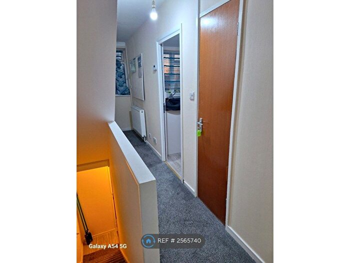3 Bedroom Flat To Rent In Withmore Reans, Wolverhampton, WV6