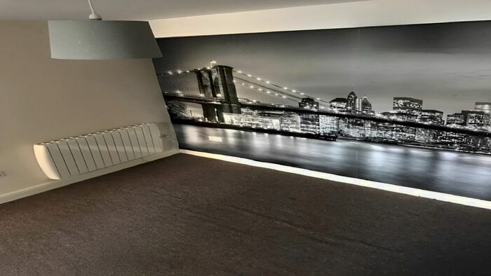 Studio To Rent In Harwoods Road, Watford, WD18