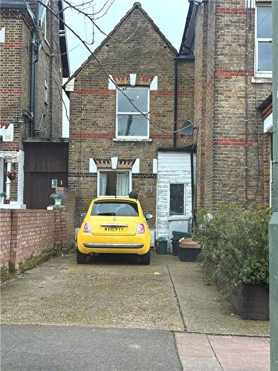 2 Bedroom Semi Detached House For Sale In Langley Road, Beckenham, BR3