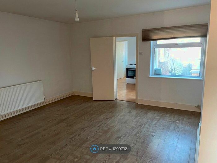 1 Bedroom Flat To Rent In Victoria Road, Bletchley, Milton Keynes MK2