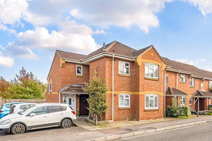 2 Bedroom Maisonette For Sale In Wessex Lane, Southampton, SO18