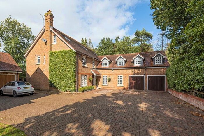 6 Bedroom Detached House To Rent In May Gardens, Elstree, Borehamwood, WD6
