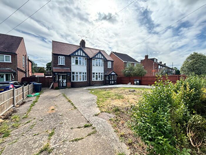 3 Bedroom House To Rent In Hillmorton Road, Rugby, CV22