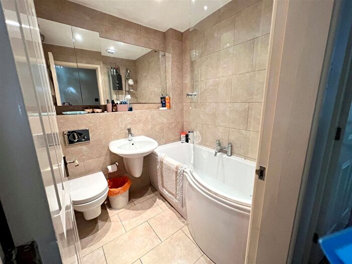 2 Bedroom Flat To Rent In Burton Road, Didsbury, Manchester, M20