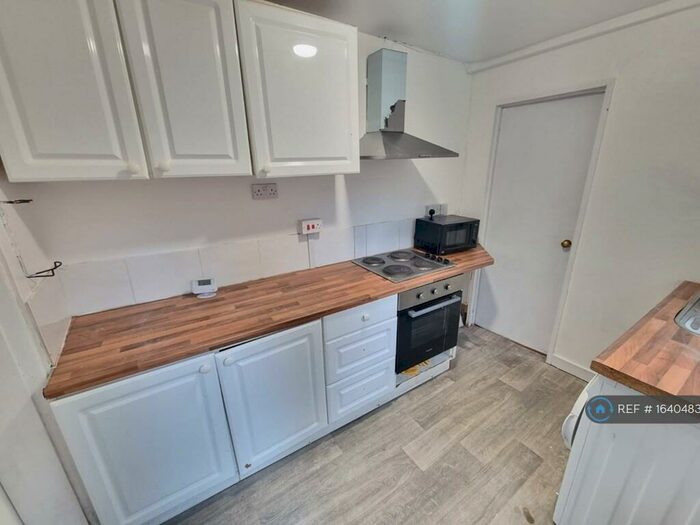 3 Bedroom Terraced House To Rent In Hartley Road, Luton, LU2