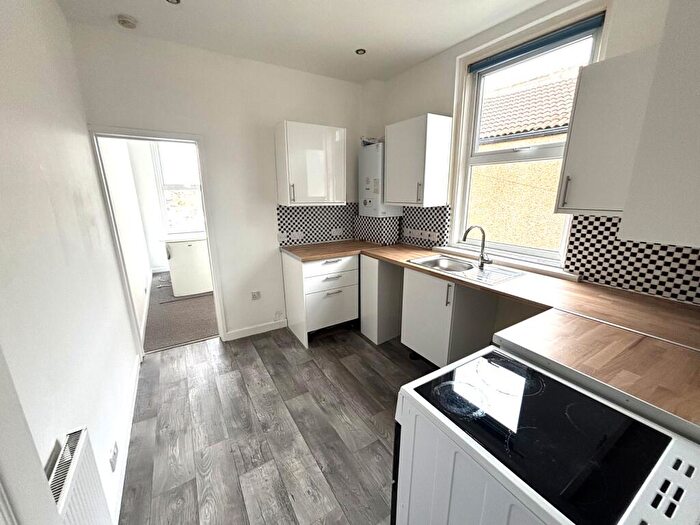 2 Bedroom Flat To Rent In Fawcett Road, Southsea, Portsmouth, PO4