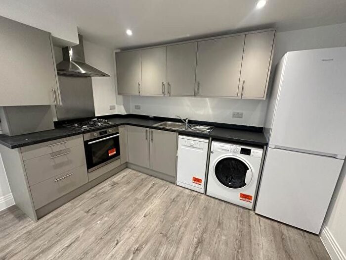 2 Bedroom Flat To Rent In Barge Drive, Southall, Greater London, UB2