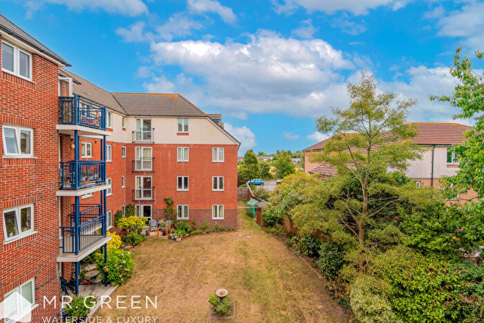 2 Bedroom Flat For Sale In Riverland Court, Stour Road, Bournemouth, BH23