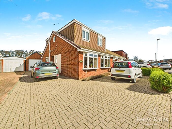 3 Bedroom Semi-Detached House For Sale In Beech Close, Sproatley, Hull, East Yorkshire, HU11