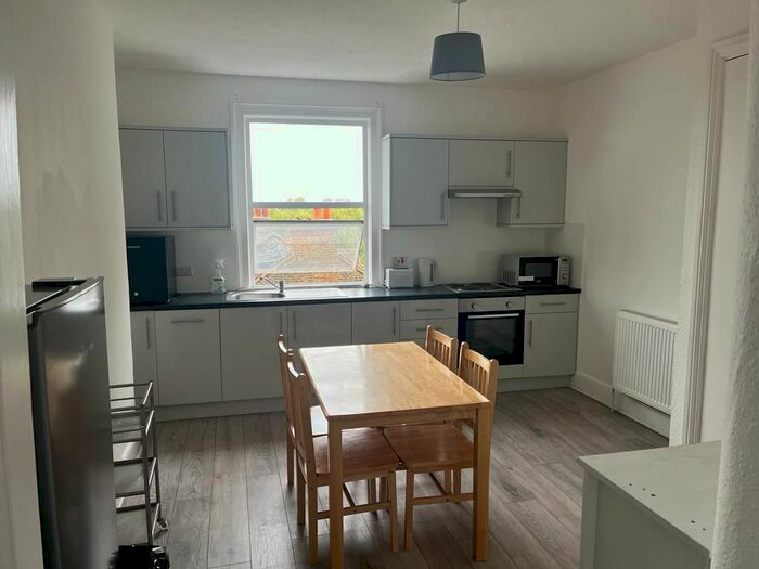 2 Bedroom Flat To Rent In Chamberlayne Road, London, NW10