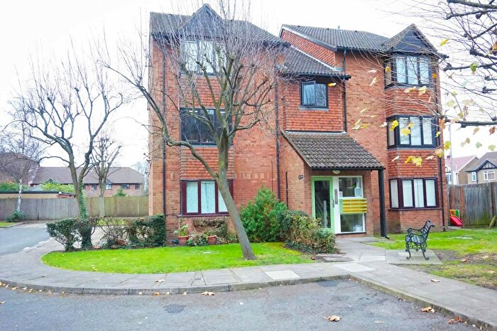 Apartment For Sale In Close To Station, SL2