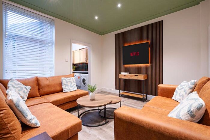 6 Bedroom House To Rent In Cemetery Avenue, Sheffield, S11