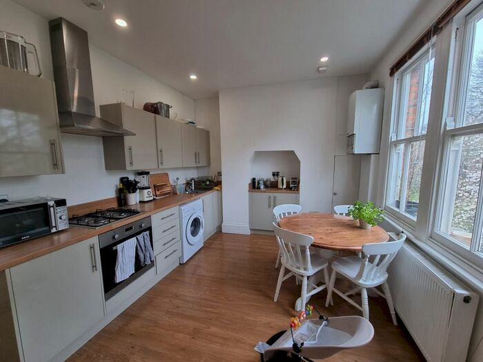 2 Bedroom Flat To Rent In Essendine Mansions, Essendine Road, London, W9