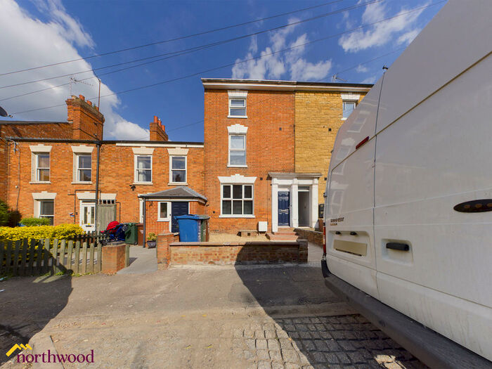 1 Bedroom Apartment To Rent In Room, West Street, OX16