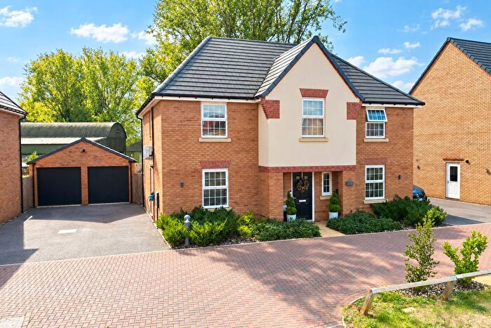 4 Bedroom Detached House For Sale In Beaufort Row, Overstone, NN6