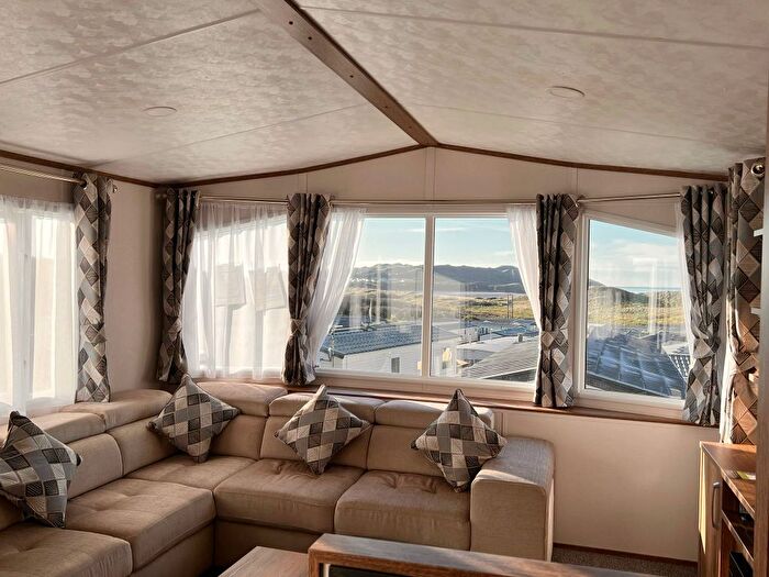 2 Bedroom Mobile/park Home For Sale In Llanmadoc, Swansea, SA3