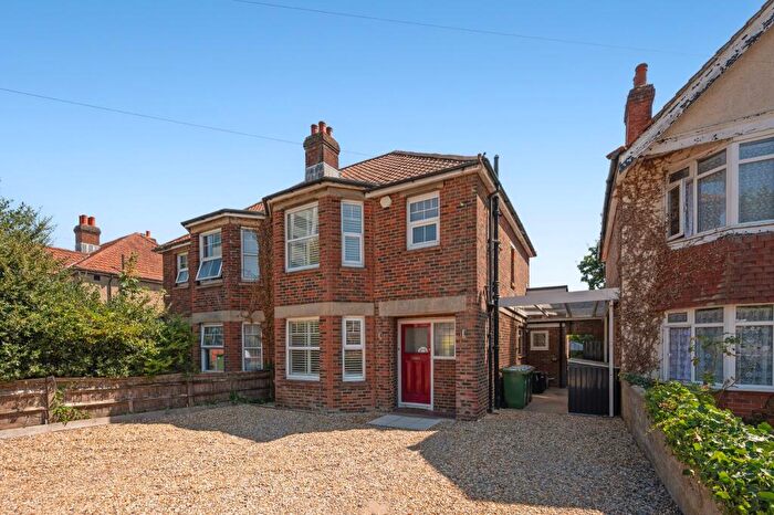 3 Bedroom Semi-Detached House For Sale In Highfield, Southampton, SO17