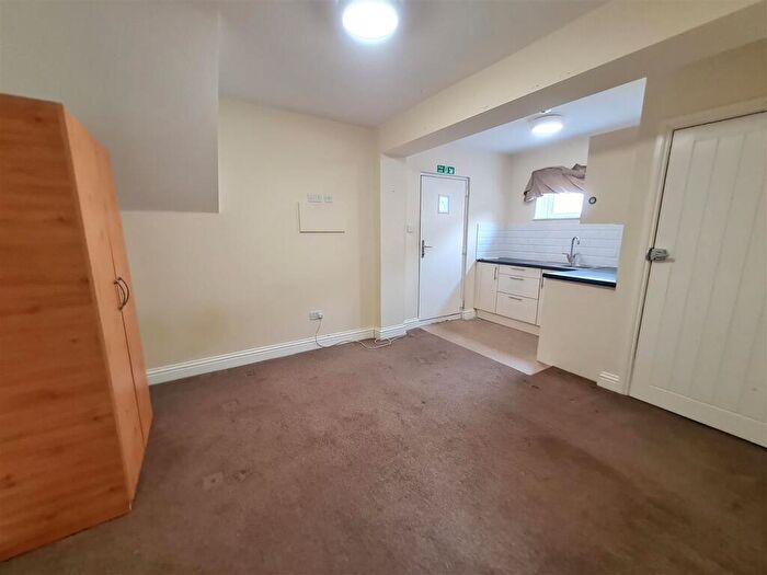 Studio To Rent In London Road, Grays, RM20