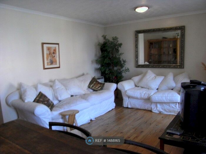 2 Bedroom Flat To Rent In Liverpool Road, Manchester, M3