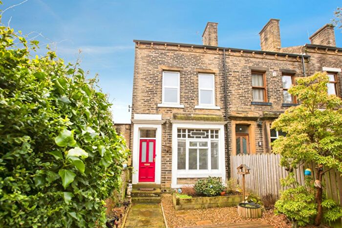 4 Bedroom End Terrace House For Sale In Marlborough Avenue, Halifax, HX3