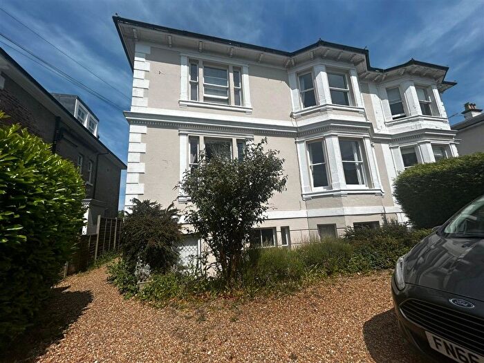 2 Bedroom Flat For Sale In Beulah Road, Tunbridge Wells, Kent, TN1