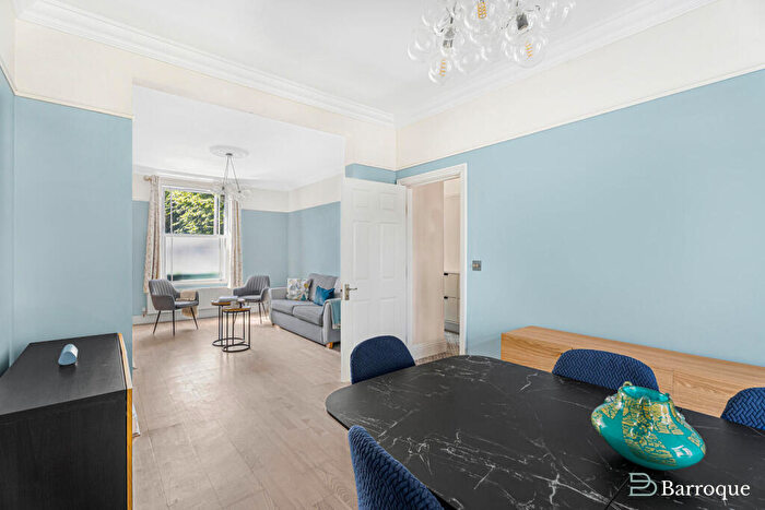 3 Bedroom Semi-Detached House For Sale In Victoria Road, Barnet, EN4