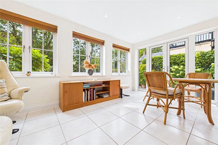 3 Bedroom Retirement Property For Sale In Cumber Place, Theale, Reading, Berkshire, RG7