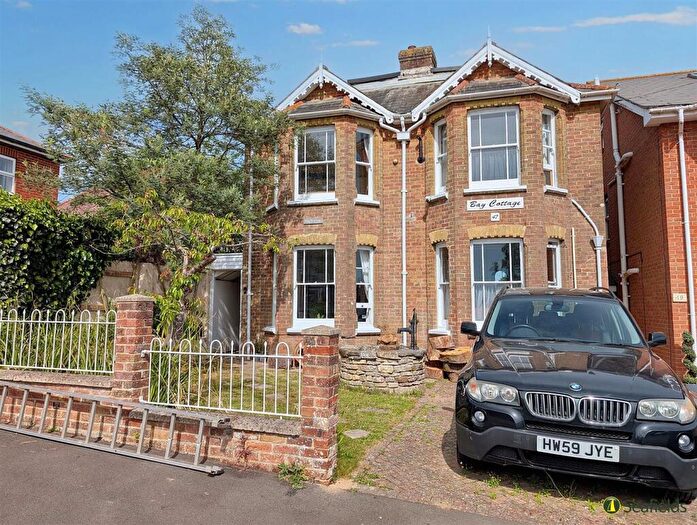 3 Bedroom Detached House For Sale In St. Michaels Road, St. Helens, PO33