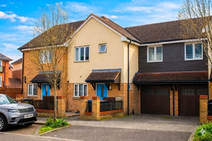 3 Bedroom Semi Detached House For Sale In Cavan Way, Broughton, Milton Keynes, MK10