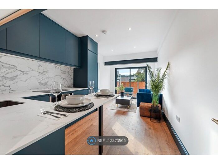 2 Bedroom Maisonette To Rent In Colney Hatch Lane, London, N10