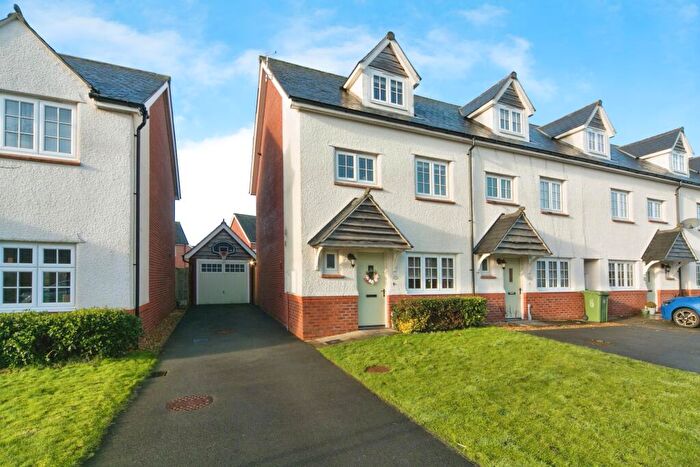 4 Bedroom End Of Terrace House For Sale In Cilfach Crwys, Penrhosgarnedd, Bangor, Gwynedd, LL57