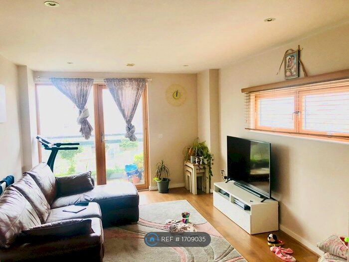 2 Bedroom Flat To Rent In The Gateway North, Leeds, LS9