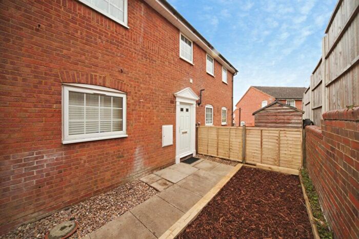 1 Bedroom Flat For Sale In Felton Close, Luton, LU2