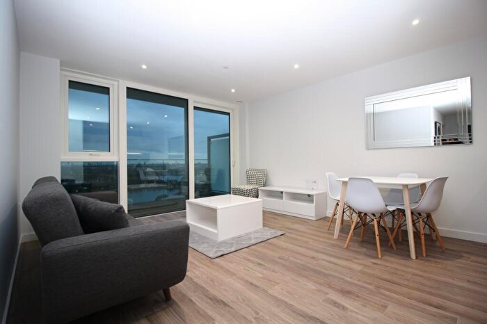 2 Bedroom Flat To Rent In Newnton Close, Finsbury Park, London, N4