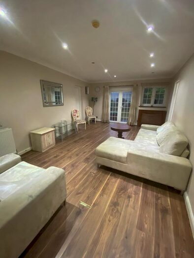 5 Bedroom Semi-Detached House To Rent In The Croft, Heston, Hounslow, TW5