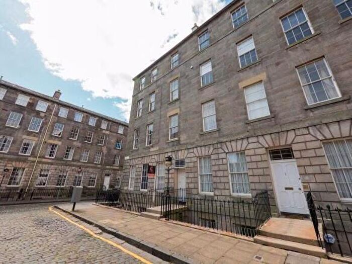 2 Bedroom Flat To Rent In Hill Square, Old Town, Edinburgh, EH8