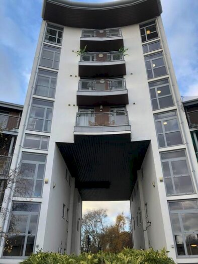 2 Bedroom Flat To Rent In Kelvin Gate, Bracknell RG12