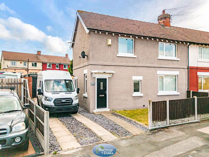 3 Bedroom Semi-Detached House For Sale In Dukeries Crescent, Worksop, S80