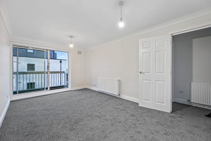 1 Bedroom Flat For Sale In Gunnersbury Lane, Acton, W3