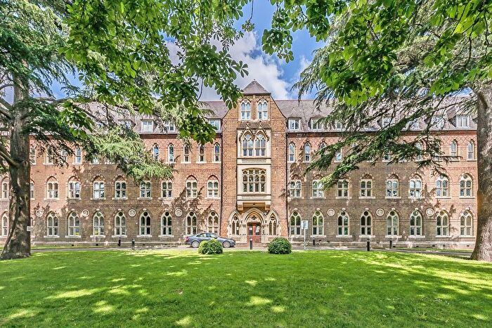 2 Bedroom Flat For Sale In Borough Road, Isleworth, TW7