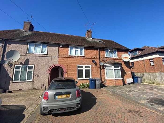 3 Bedroom Terraced House To Rent In Deansbrook Road, Edgware, Greater London, HA8