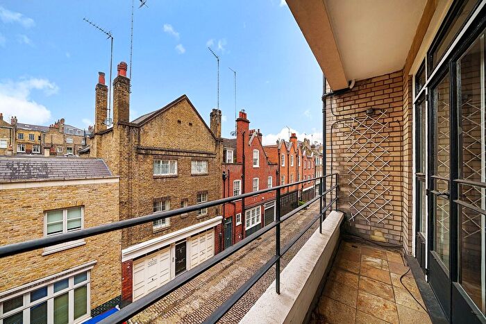 3 Bedroom Flat To Rent In Portland Place, Marylebone, London, W1B