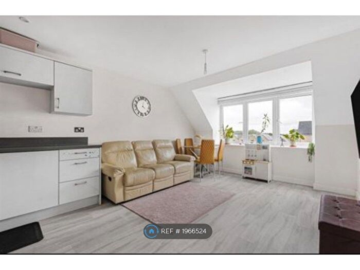 2 Bedroom Flat To Rent In Ruston Close, Reading, RG2