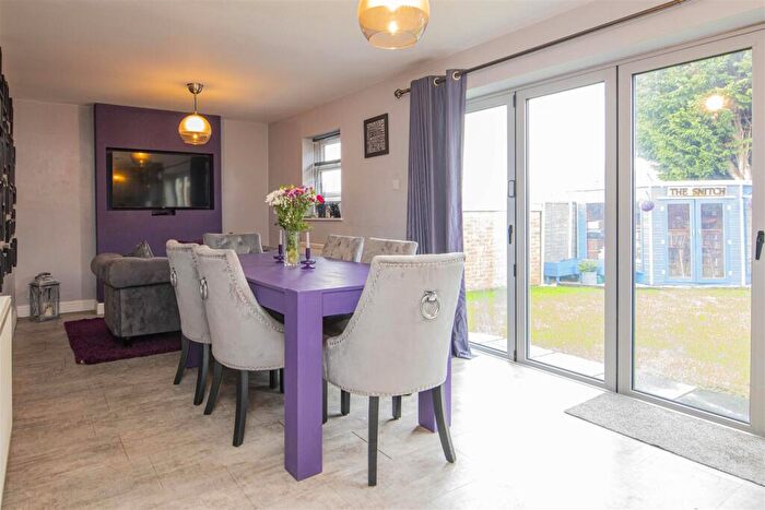 5 Bedroom Detached House For Sale In French Drive, Kettering, NN15