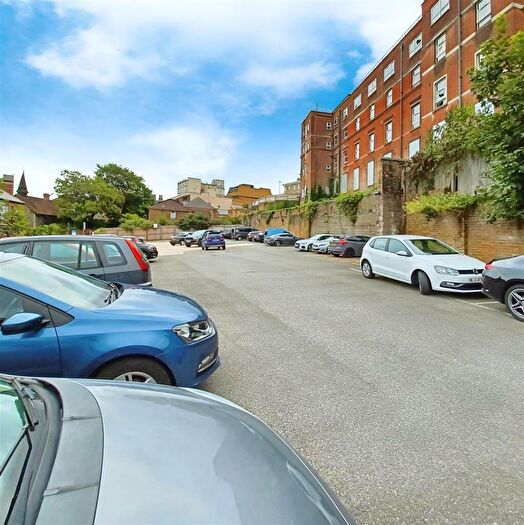 1 Bedroom Apartment For Sale In New Road, Rochester, ME1