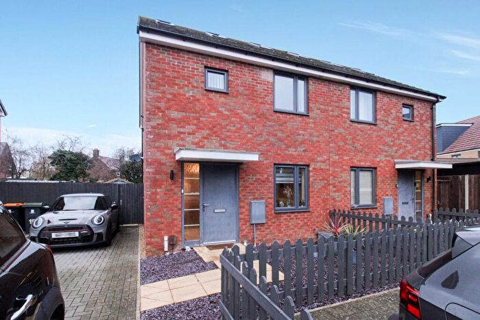 3 Bedroom Semi-Detached House For Sale In Lunniss Way, Wootton, Bedford, MK43