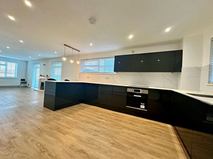 2 Bedroom End Of Terrace House To Rent In Park Drive Close, Newhaven, BN9